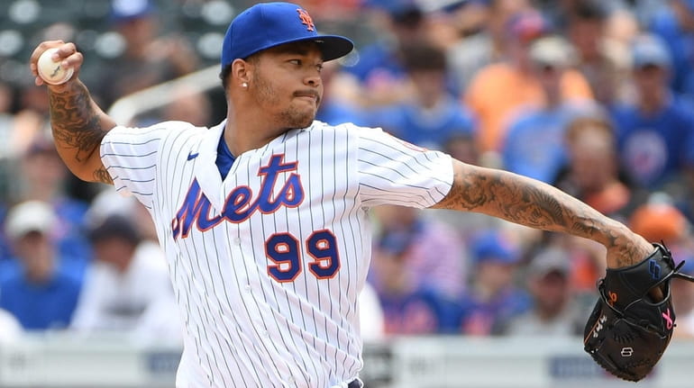 Mets starting pitcher Taijuan Walker delivers against Atlanta during the...