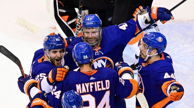 Islanders center Leo Komarov celebrates his goal against the Philadelphia Flyers...