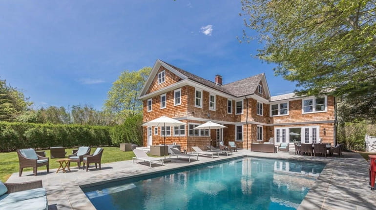 Bethenny Frankel's 4,200-square-foot shingle-style house, which she sold, has a spacious...