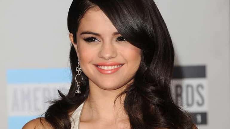 Singer Selena Gomez arrives at the 2011 American Music Awards...