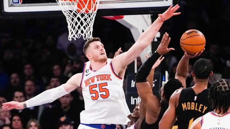 The Knicks' Isaiah Hartenstein defends a shot by Cleveland Cavaliers' Donovan...