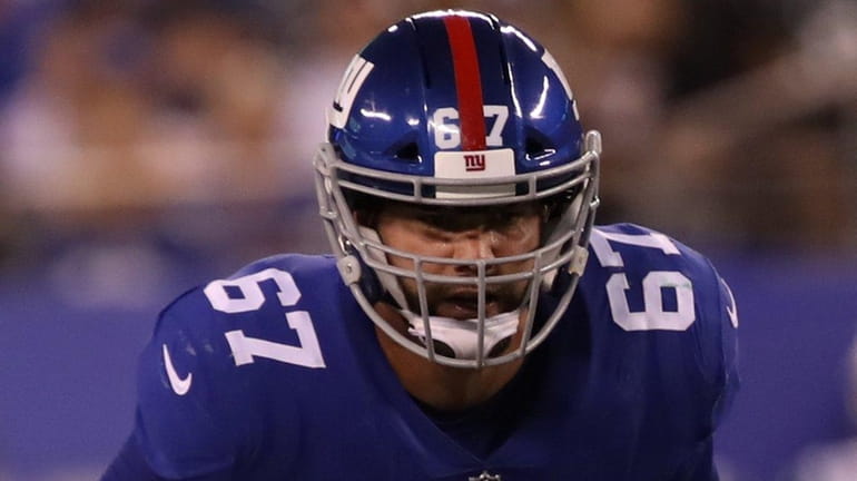 Giants guard Justin Pugh lines up during the first half...