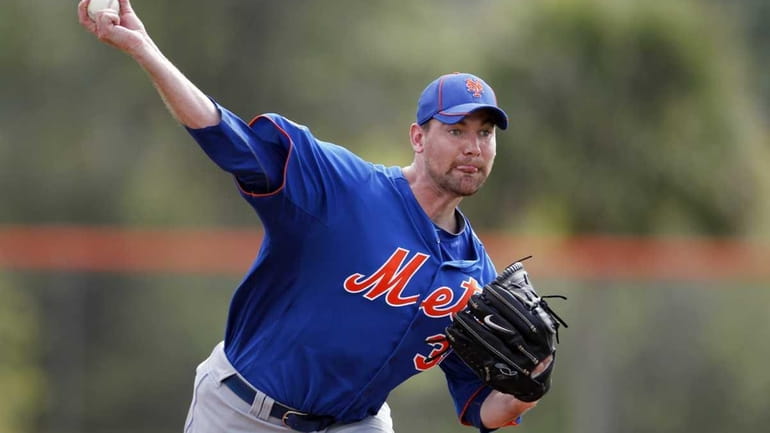 Mets starting pitcher Mike Pelfrey throws a live batting practice...