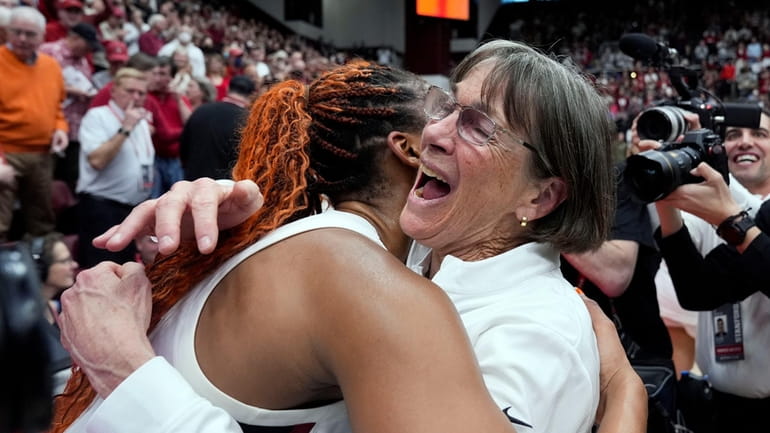 Stanford head coach Tara VanDerveer, right, is congratulated by forward...