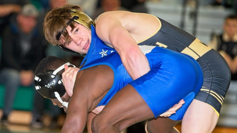 Wantagh’s Anthony Clem defeated Long Beach’s Dunia Sibomana-Rodriguez at 118...