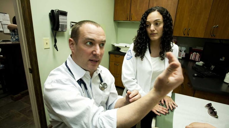 First-year Hofstra medical student Christina Scelfo observes as Dr. Matthew...