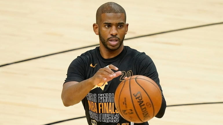 Suns guard Chris Paul warms up before Game 5 of...
