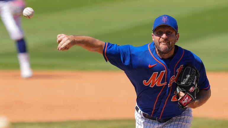 Max Scherzer #21 of the New York Mets throws a...