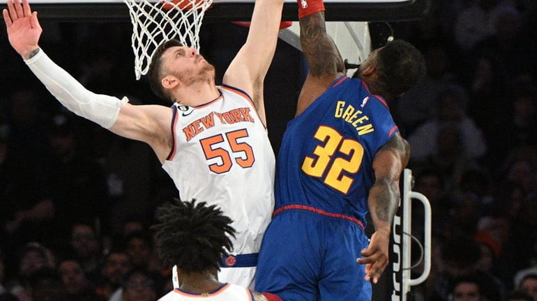 Knicks center Isaiah Hartenstein stuffs Nuggets forward Jeff Green in...