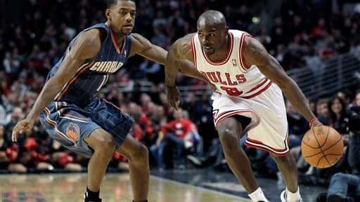 Chicago Bulls guard Mike James (8) drives to the basket...