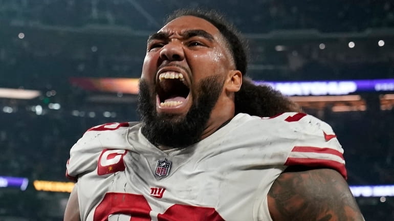 The Giants' Leonard Williams celebrates after an NFL wild-card game...