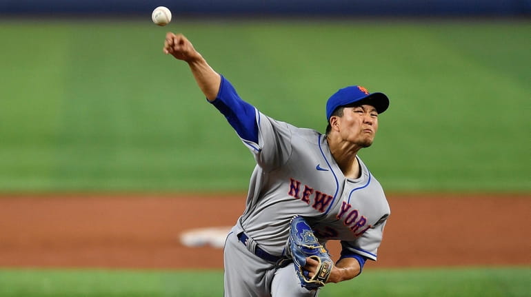 Mets starting pitcher Kodai Senga delivers a pitch to the...