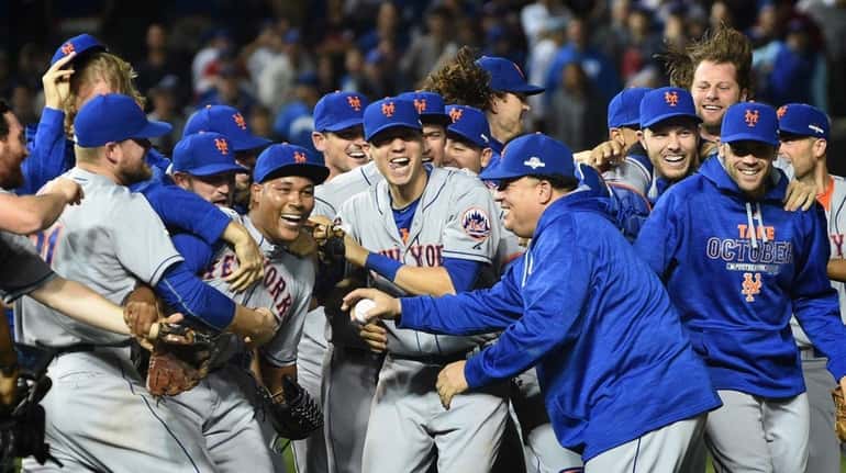 New York Mets celebrate their NLCS victory over the Chicago...
