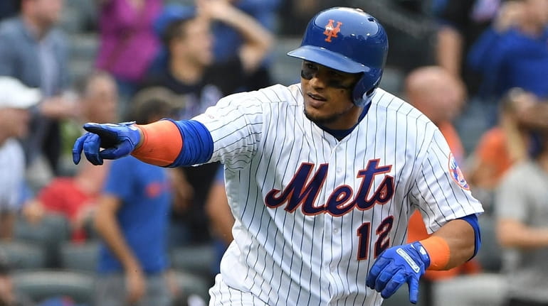 The Mets brought back Juan Lagares on Wednesday, signing him...