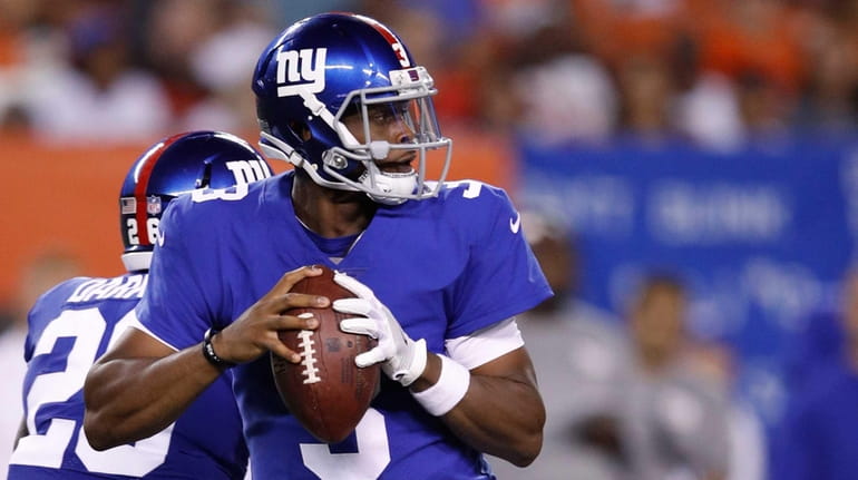 Geno Smith of the Giants looks to pass against the...