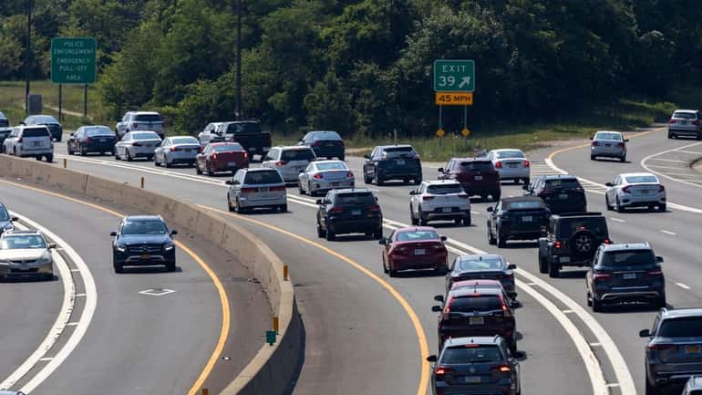 Traffic builds on the westbound Long Island Expressway, approaching Exit 39...