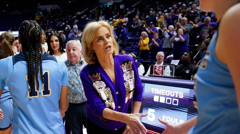 LSU head coach Kim Mulkey shakes hands with Kent State...