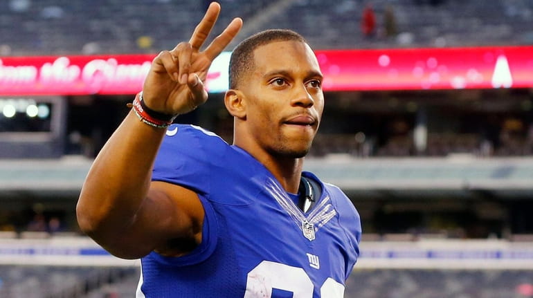 Victor Cruz of the New York Giants acknowledges the fans...