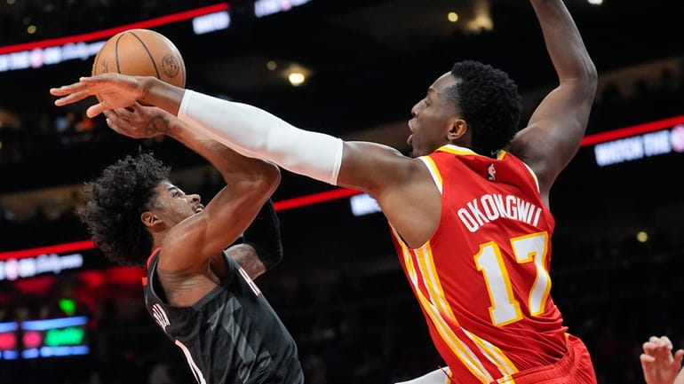 Houston Rockets guard Jalen Green (4) shoots as Atlanta Hawks...