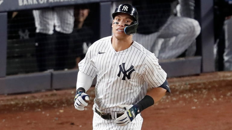 Aaron Judge of the Yankees flies out in the ninth...