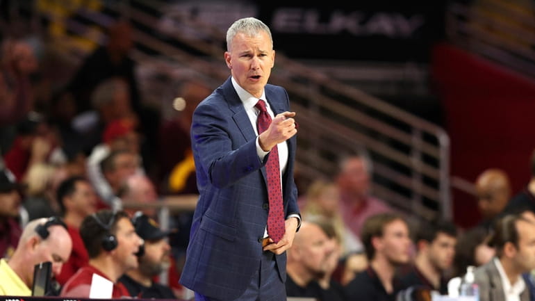 Southern California head coach Andy Enfield reacts during the second...