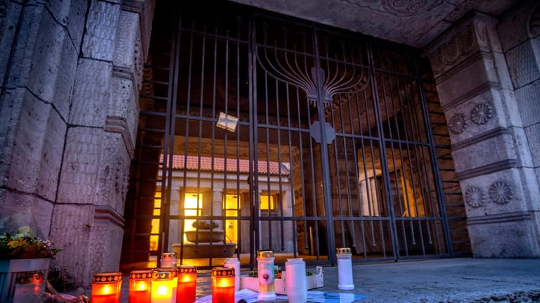 Candles are lit in front of the synagogue in Frankfurt,...