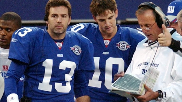Giants quarterbacks Kurt Warner and Eli Manning talk with quarterbacks...