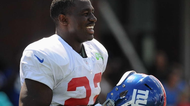 Giants running back David Wilson gets ready to put on...