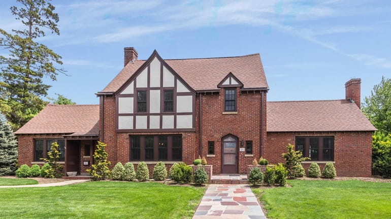 A 1925 Tudor home with many of its original features...