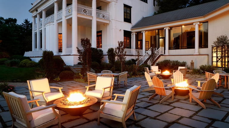 Tarrytown House Estate's lobby patio offers a romantic nighttime ambience.