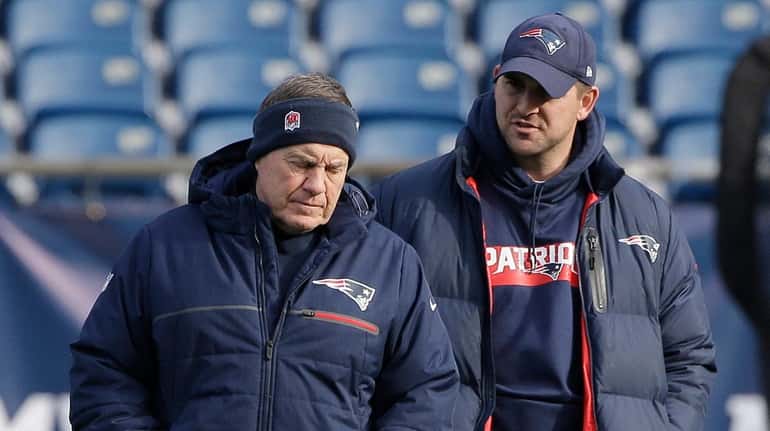 Patriots head coach Bill Belichick, left, speaks with special teams...