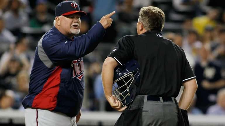 Ron Gardenhire #5 of the Minnesota Twins argues with Home...