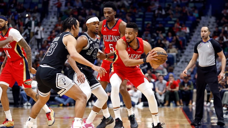 New Orleans Pelicans guard CJ McCollum (3) is defended by...