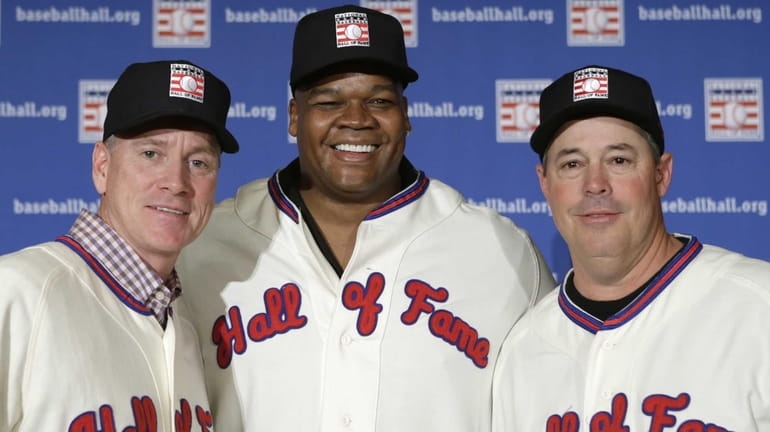 Former Atlanta Braves pitchers Tom Glavine, left, and Greg Maddux,...