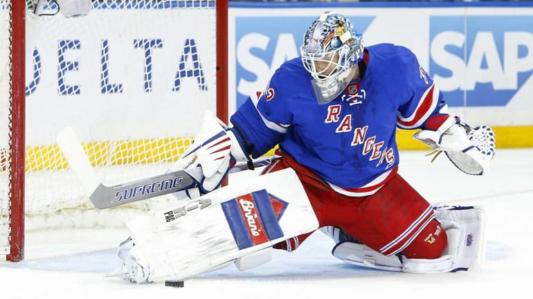 Antti Raanta #32 of the New York Rangers makes a...