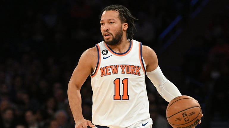 Knicks guard Jalen Brunson controls the ball against the Indiana...