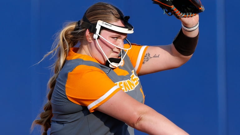 Tennessee's Ashley Rogers pitches against Oklahoma State during the third...