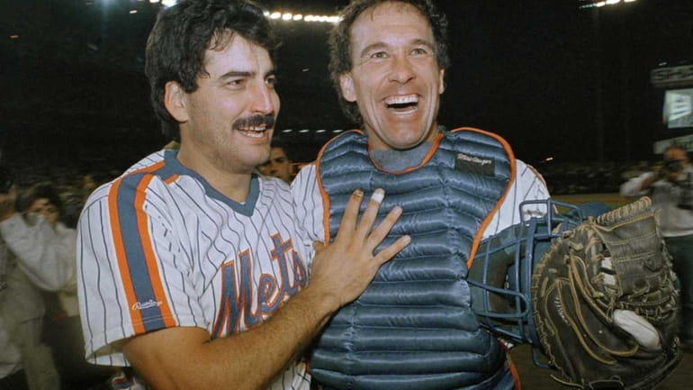 Keith Hernandez, left, and Gary Carter walk off the field...