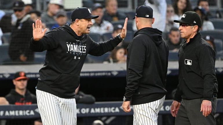Yankees manager Aaron Boone reacts to umpire Chris Guccione after...
