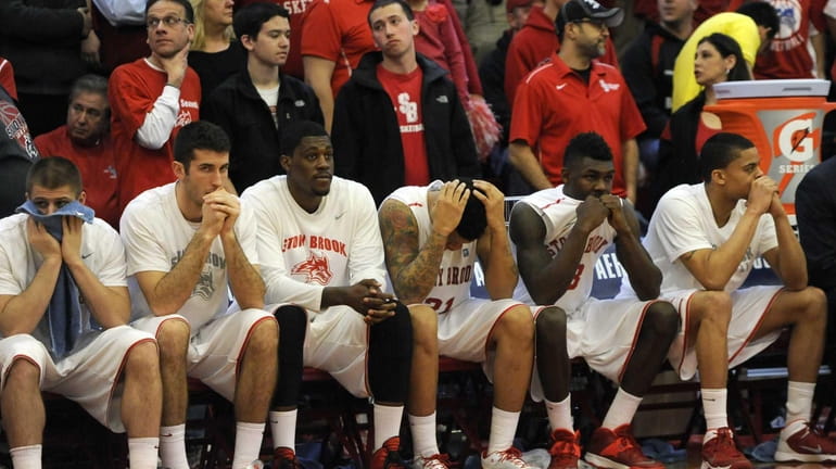 Stony Brook's bench and fans reacts in the seconds seconds...