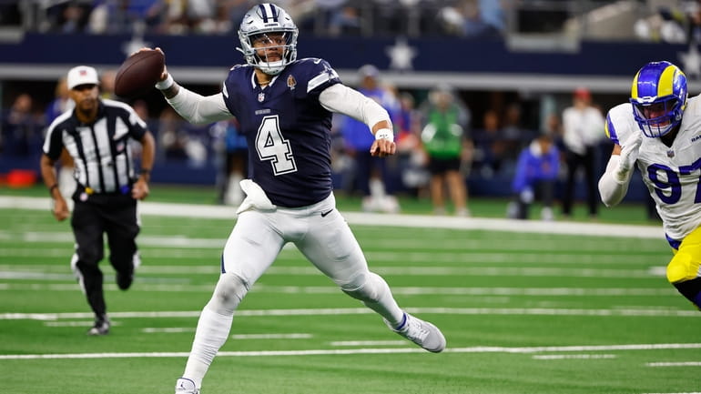 Dallas Cowboys quarterback Dak Prescott (4) throws a touchdown pass...