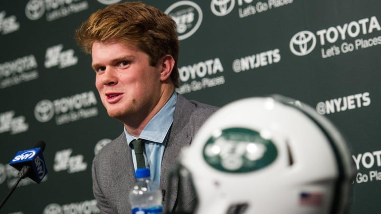 The Jets introduce No. 3 overall draft pick Sam Darnold...