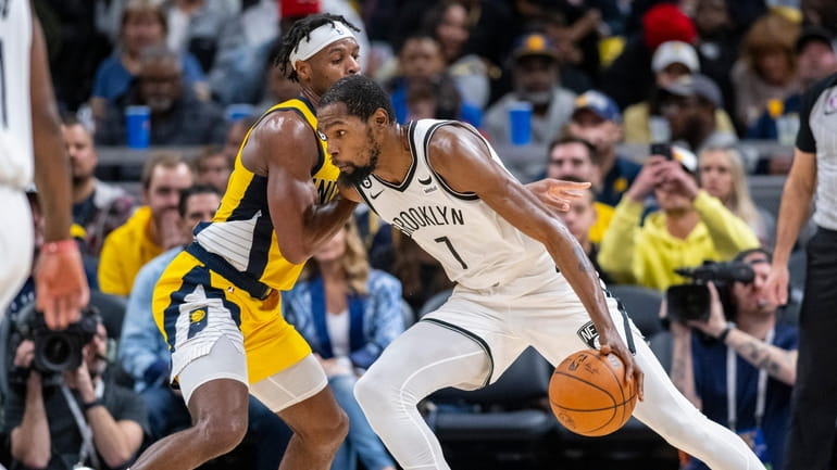 Nets forward Kevin Durant (7) works the ball against the...