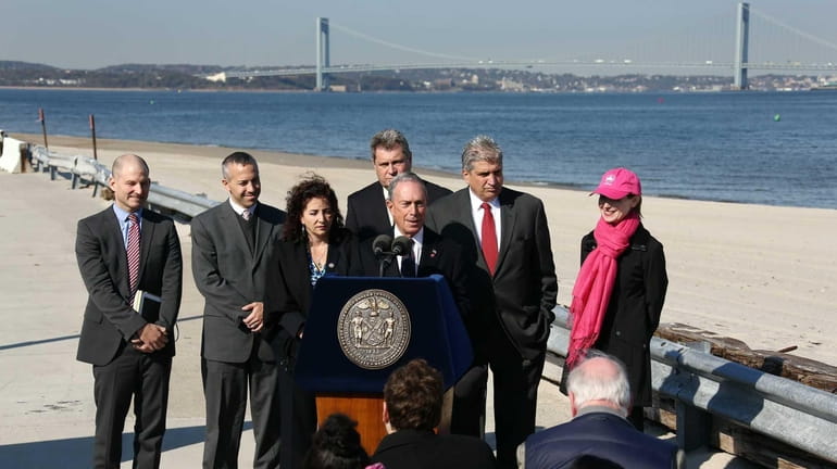 Mayor Bloomberg visits the future site of tidal barrier and...