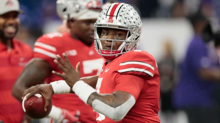 Ohio State quarterback Dwayne Haskins warms up for the team's...