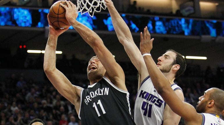 Brooklyn Nets center Brook Lopez (11) drives to the basket...