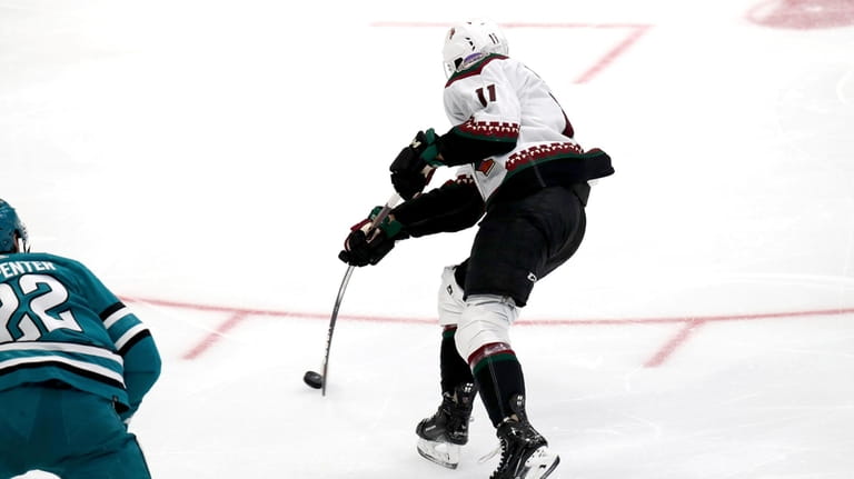 Arizona Coyotes right wing Dylan Guenther (11) scores in the...