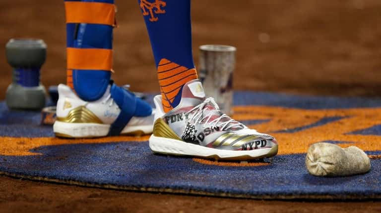 The custom 9/11 cleats created for the Mets by Anthony...