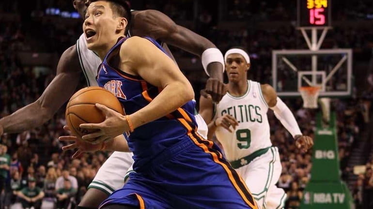 Jeremy Lin #17 of the New York Knicks drives to...