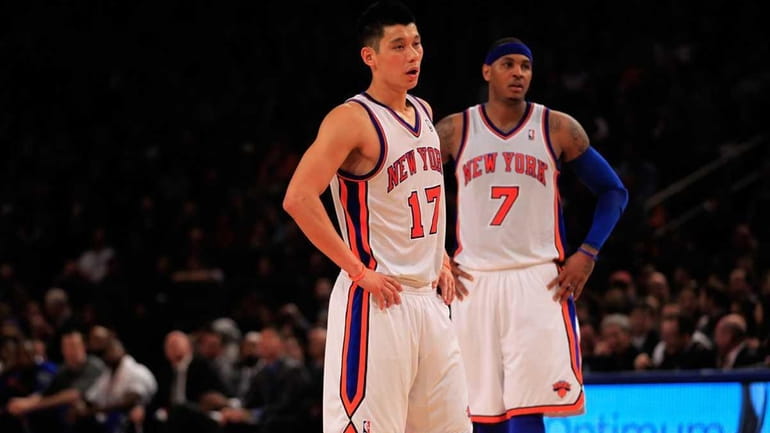 Knicks' Carmelo Anthony, right, and Jeremy Lin, left, look on...